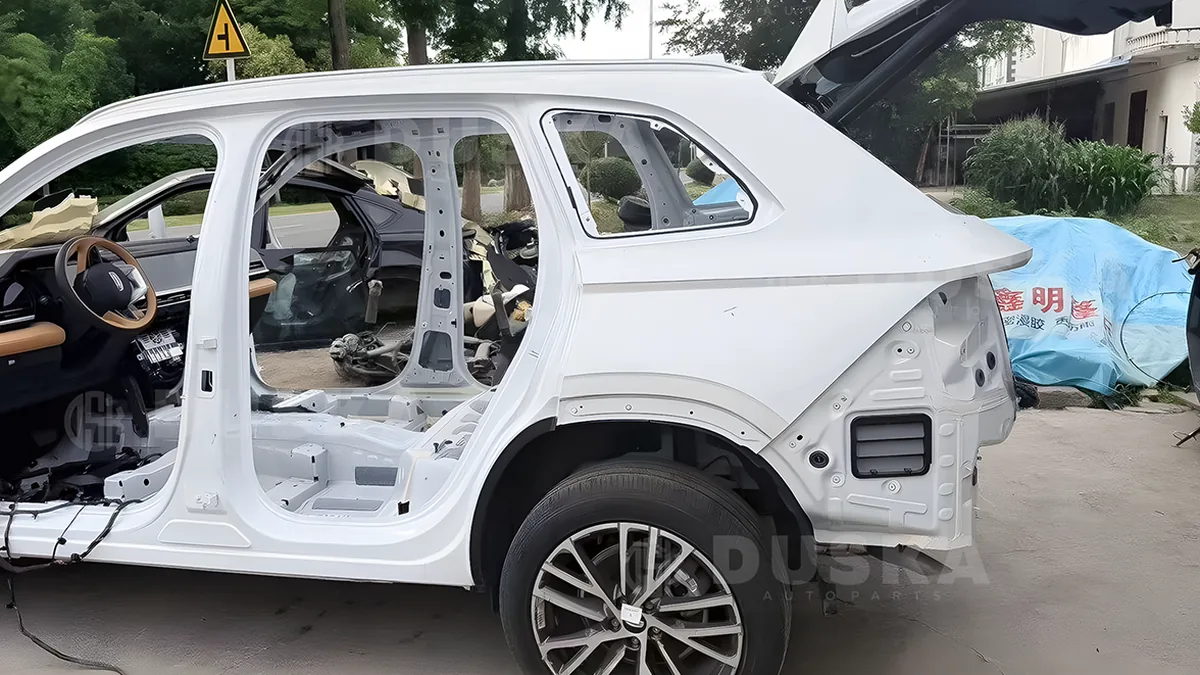 Кузовной каркас Geely Monjaro после снятия навесных панелей