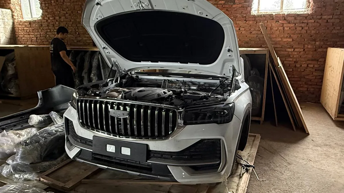 Моторный отсек Geely Monjaro с двигателем JLH-4G20TDB и зоной радиаторов