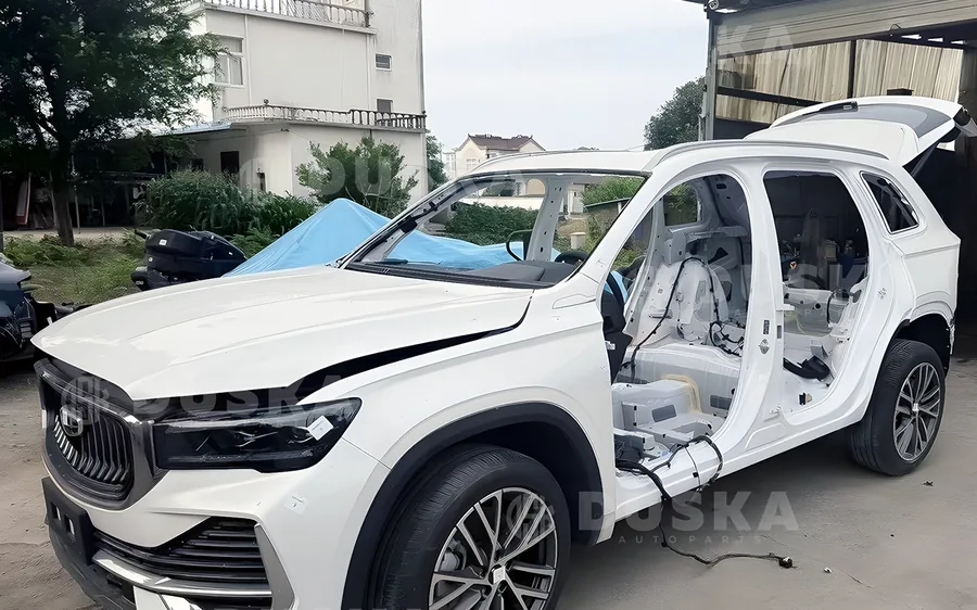 Geely Monjaro в разборе: передок с капотом, бампером и фарами